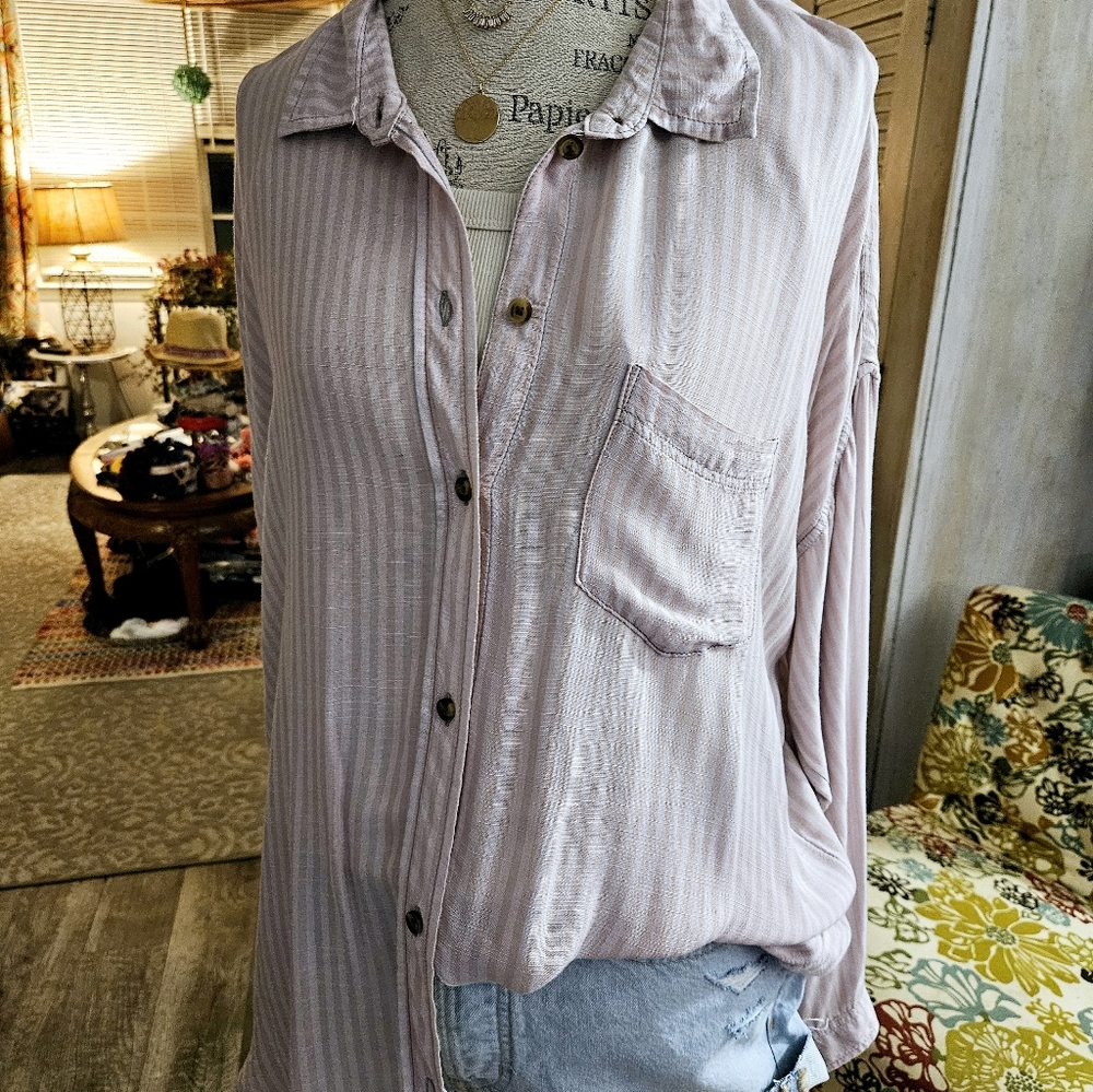 American Eagle Outfitters Light Pink Button Down Shirt